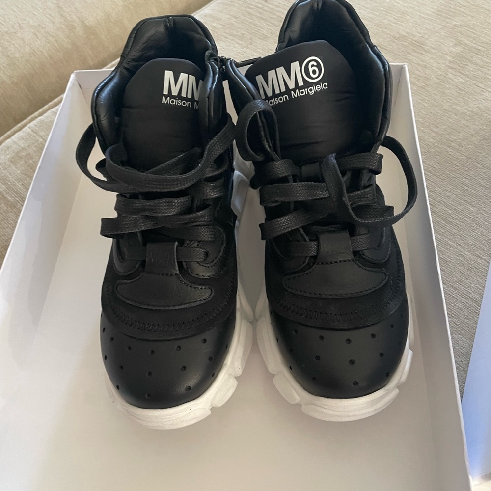 Kids shoes /sneakers size US 13 Euro 31 BRAND NEW / never worn